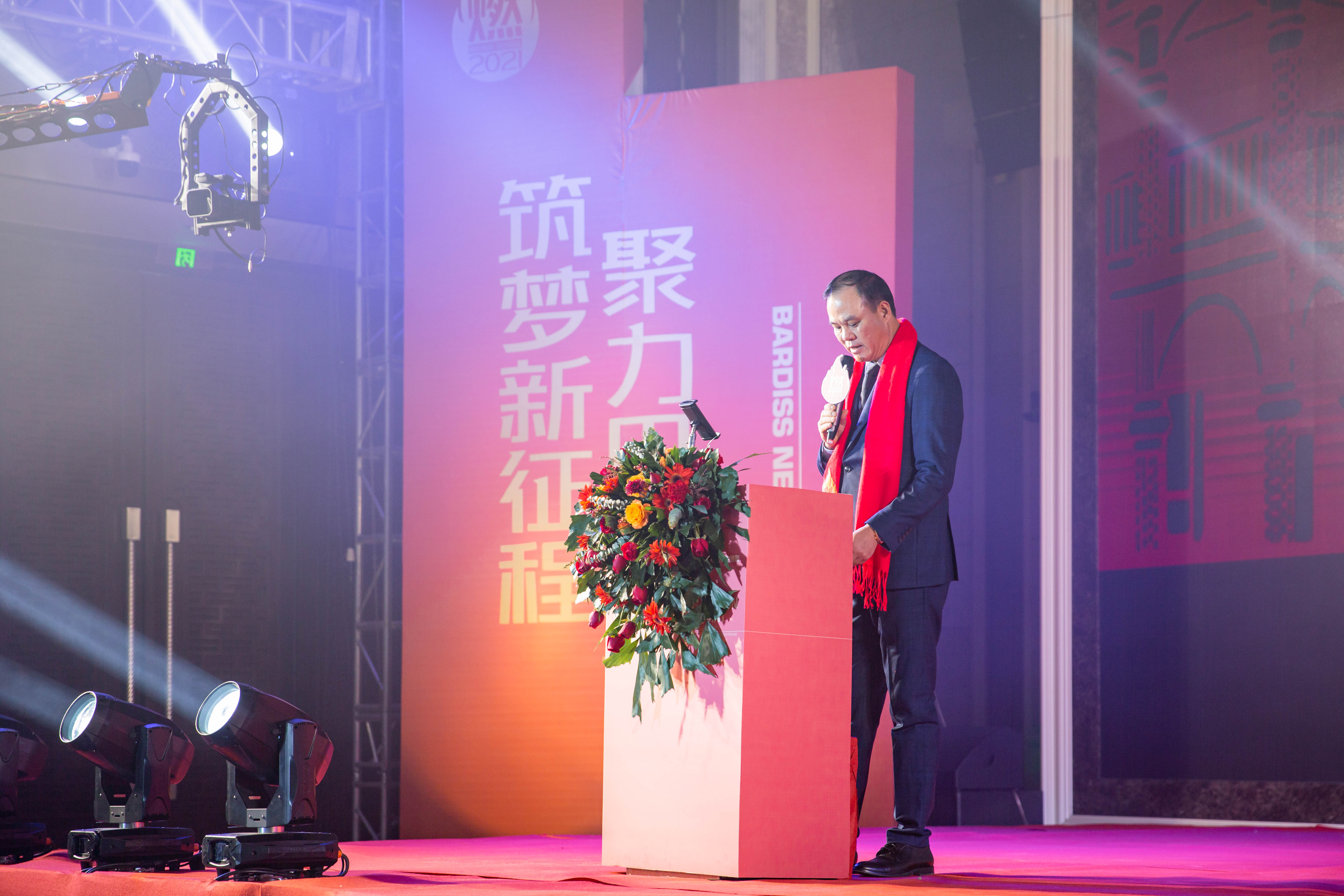 “燃·2021-轉(zhuǎn)折挑戰(zhàn)·堅(jiān)持超越”遵義經(jīng)銷(xiāo)商年會(huì)-龍國(guó)勝董事長(zhǎng)致辭