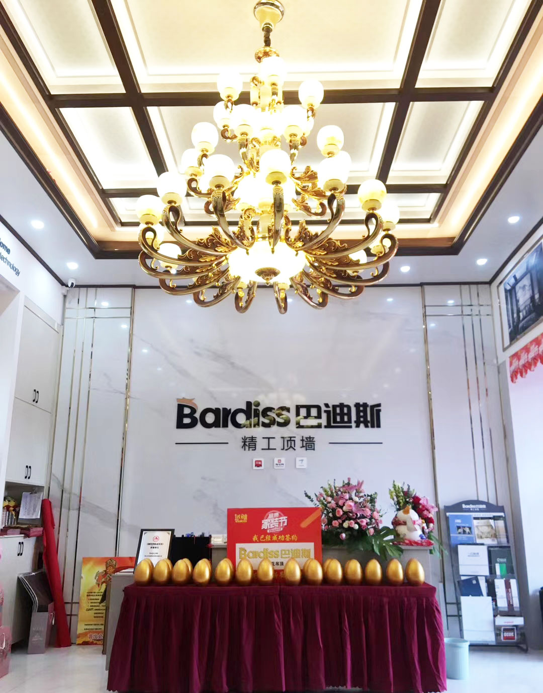 豐富的點心小吃,，  讓到場的業(yè)主朋友感到貼心服務(wù),。